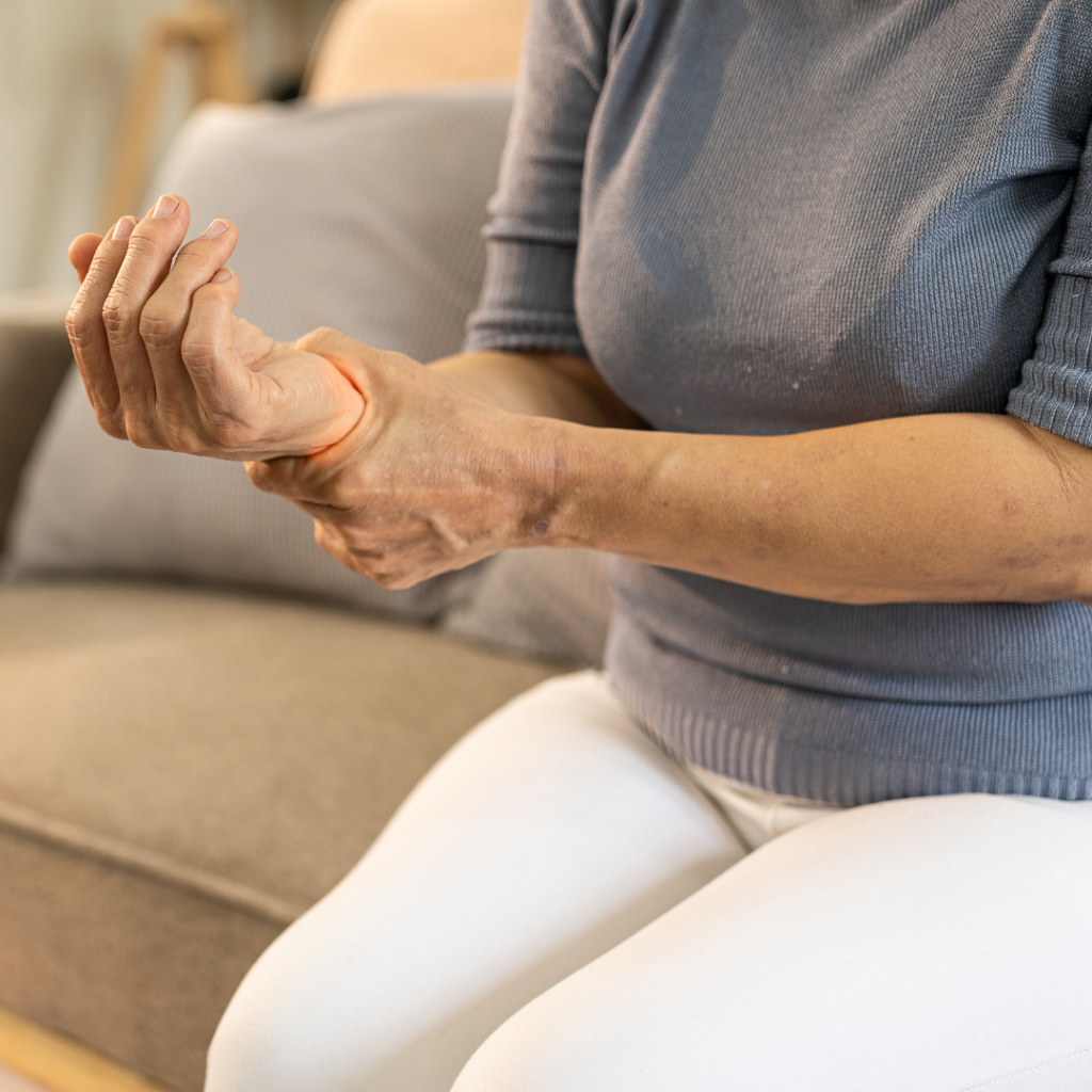 Διάνοιξη Καρπιαίου Σωλήνα woman in wrist pain