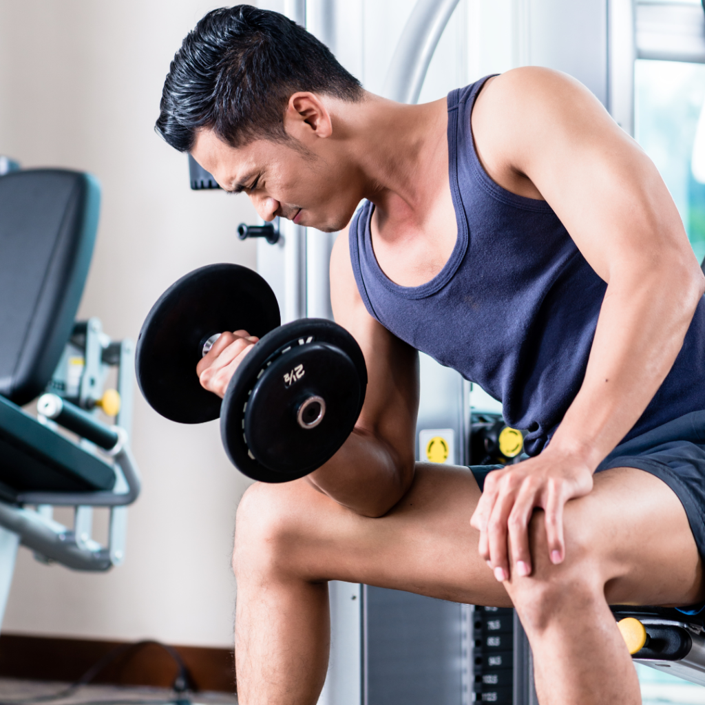 ρήξη του καταφυτικού τένοντα δικεφάλου man in biceps exercise