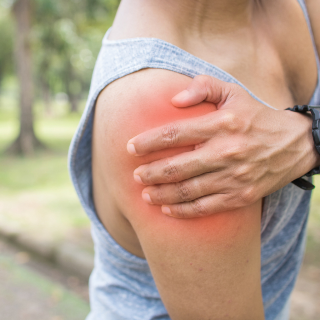 τραυματισμοί της ακρωμιοκλειδικής άρθρωσης  woman in shoulder pain